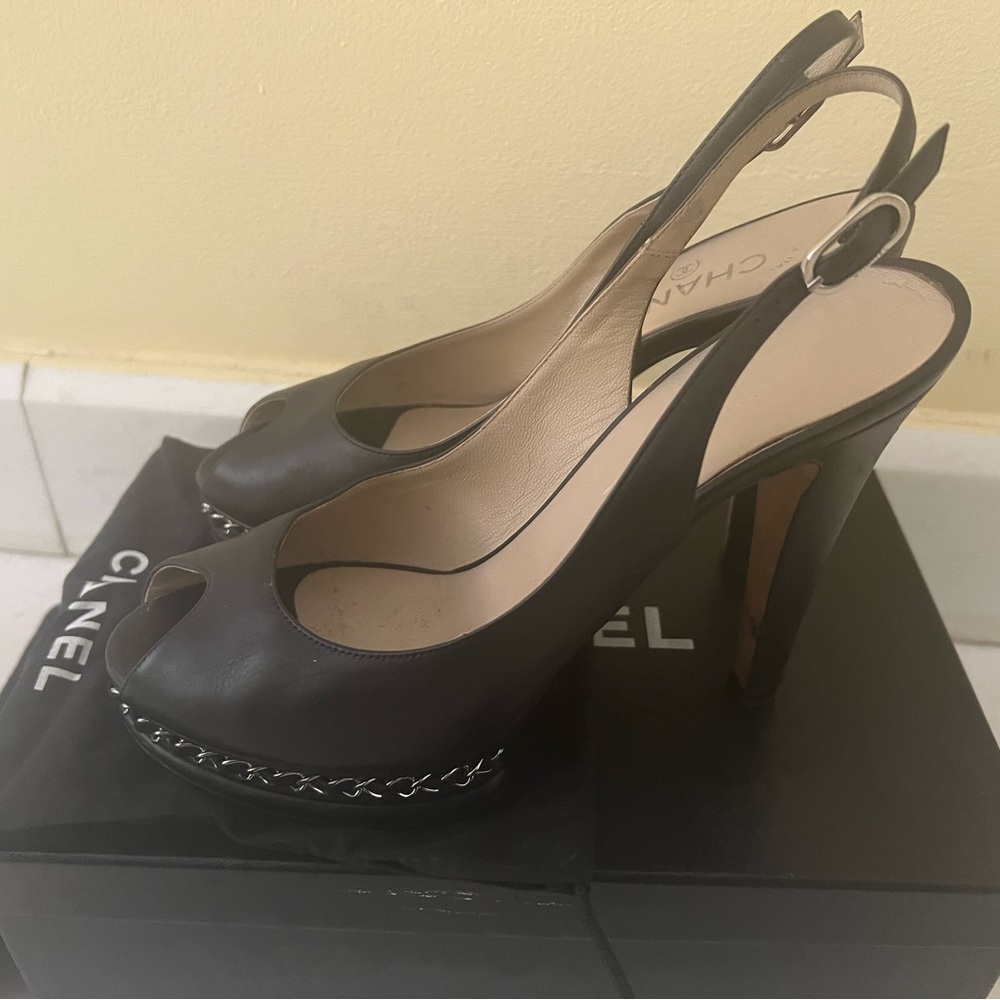 Chanel shoes - Picture 4 of 10